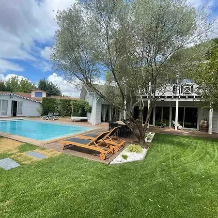 Будинок відпочинку Havre De Paix - Grande Maison En Bois & Piscine
