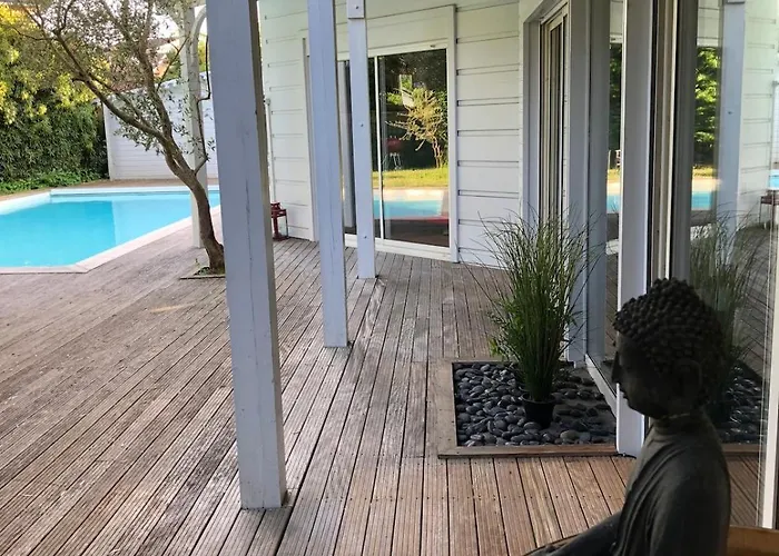 Будинок відпочинку Havre De Paix - Grande Maison En Bois & Piscine *