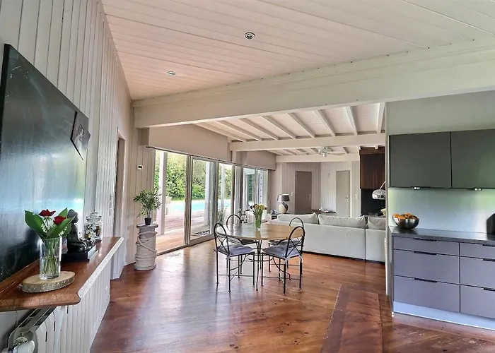 Будинок відпочинку Havre De Paix - Grande Maison En Bois & Piscine