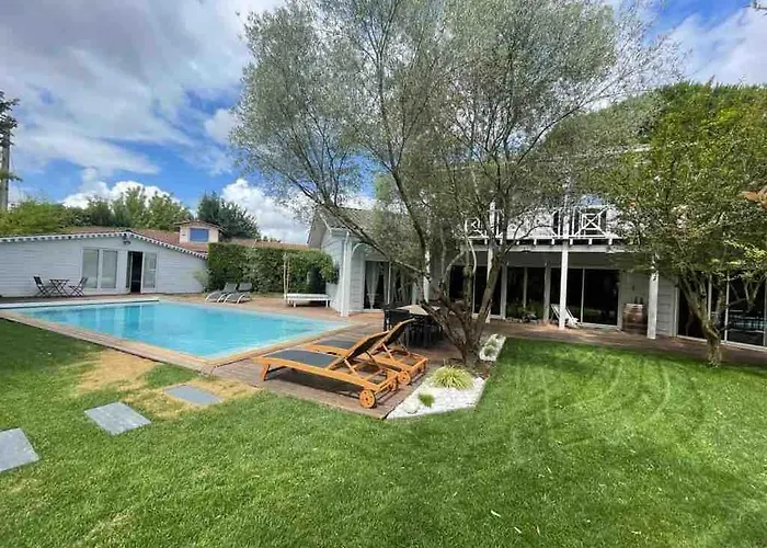 Будинок відпочинку Havre De Paix - Grande Maison En Bois & Piscine